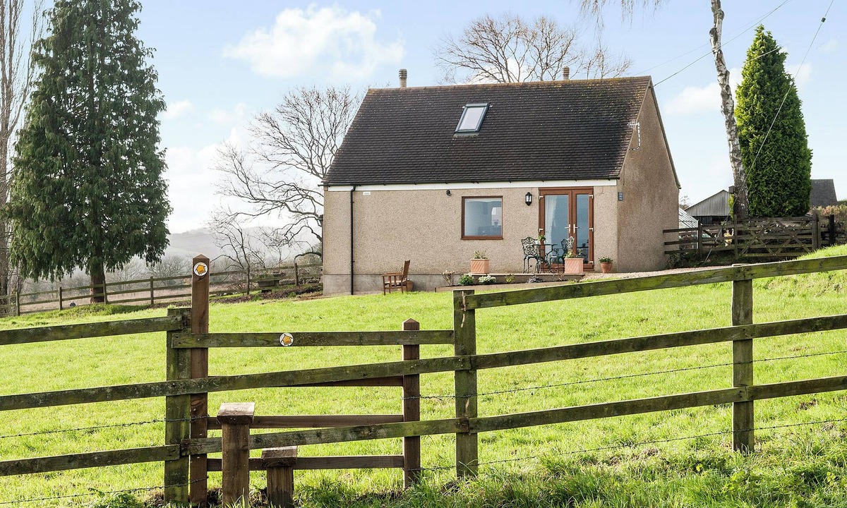 Nailsworth Cottage | 1 bedroom accommodation in Horsley, near Stroud