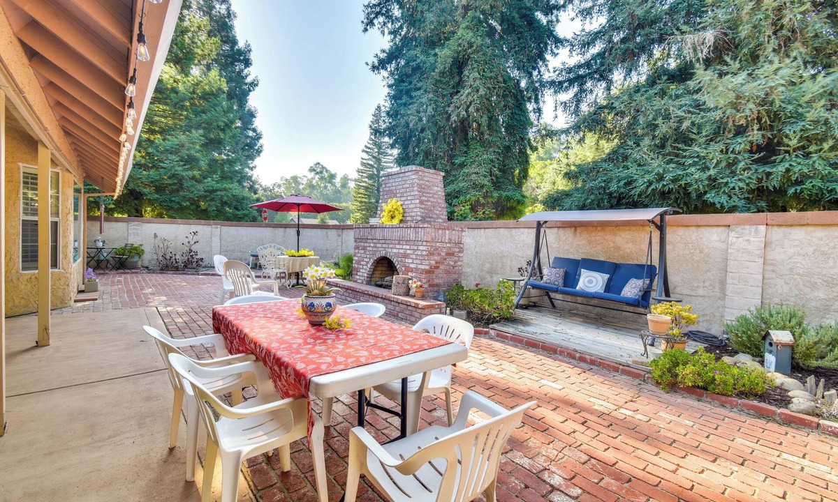 Merced House | 1 Mi to Applegate Park Zoo: Pet-Friendly Home