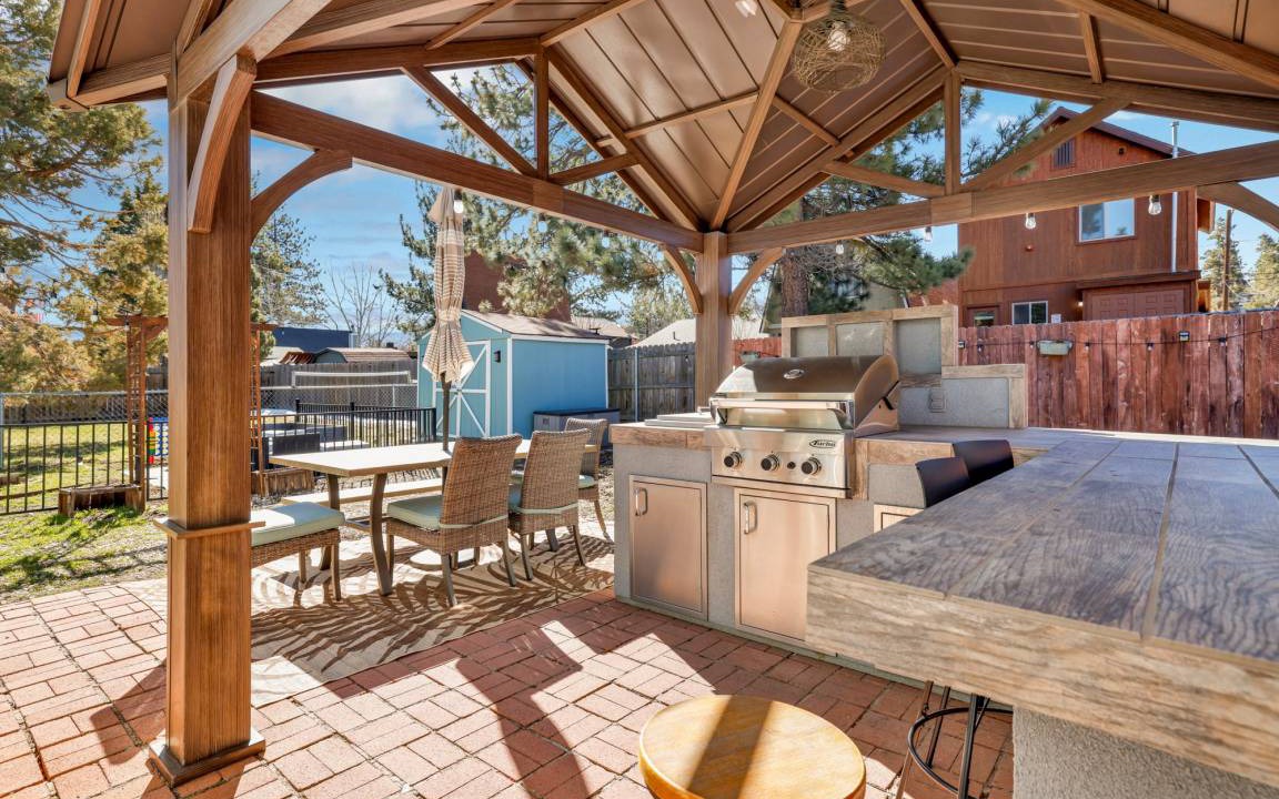 Big Bear City Cabin | 100 m² Cabin ∙ 2 bedrooms ∙ 6 guests