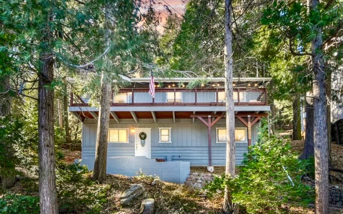 Crestline Cabin | 127 m² Cabin ∙ 3 bedrooms ∙ 8 guests