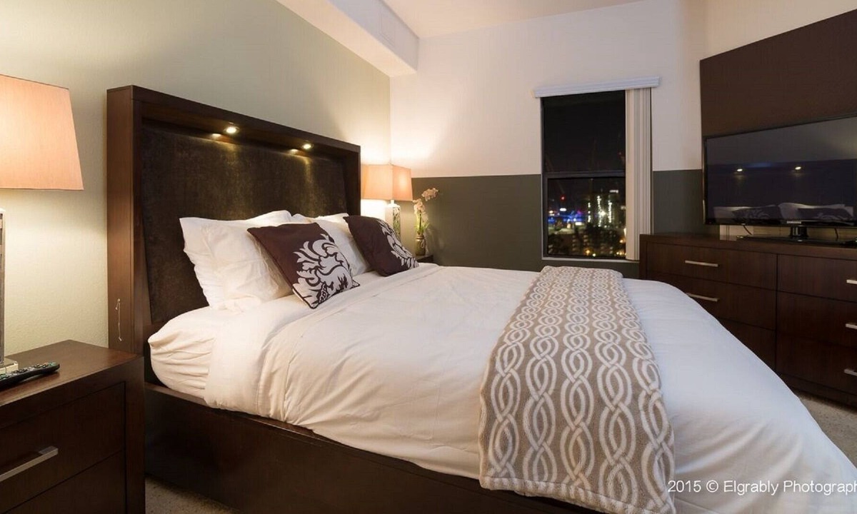 City West Apartment | #140207 Executive Suite w/2 parking spaces