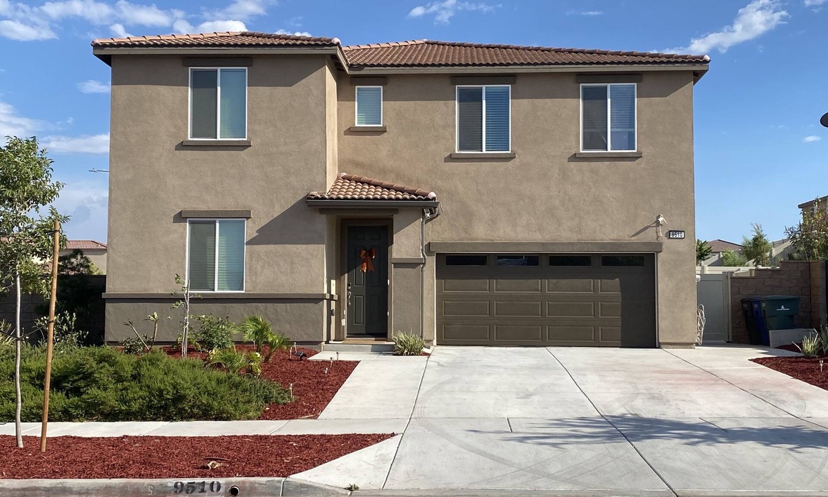 Riverside House | 15% Off Comfortable 2-Story 3 Rooms in Riverside