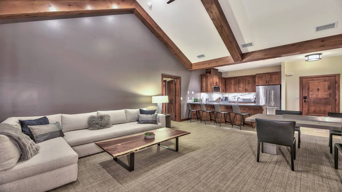 Lakeside Park Condo | 150 m² Condo ∙ 3 bedrooms ∙ 8 guests