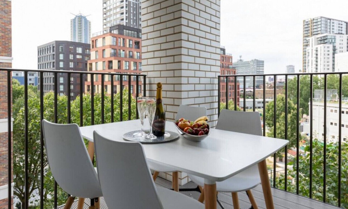 Walworth Apartment | 1505 WH - Eden Suite