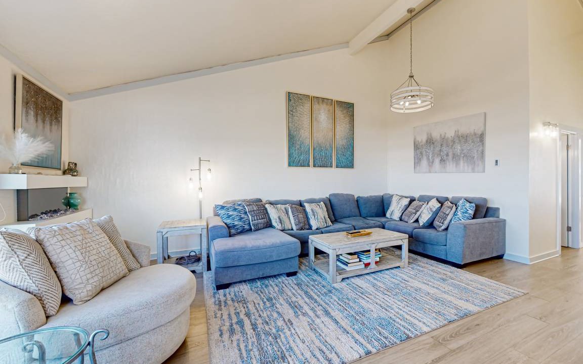 Castroville House | 155 m² House ∙ 3 bedrooms ∙ 6 guests