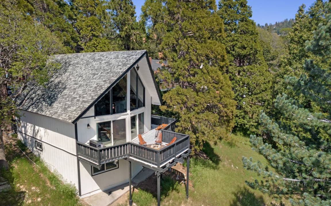 Crestline House | 157 m² House ∙ 3 bedrooms ∙ 8 guests