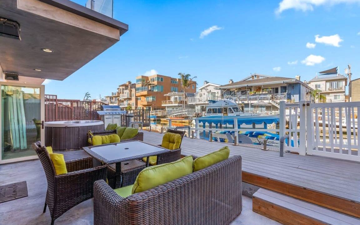 Sunset Beach House | 158 m² House ∙ 3 bedrooms ∙ 8 guests