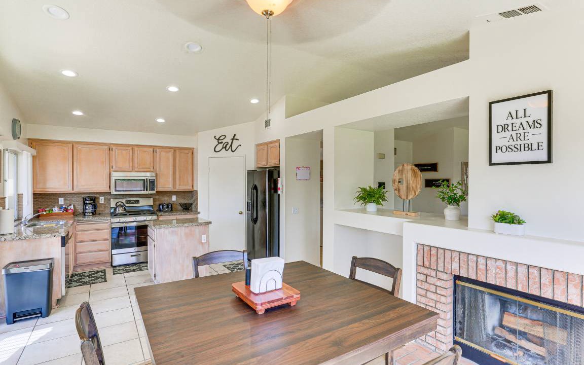 Victorville House | 161 m² House ∙ 4 bedrooms ∙ 7 guests
