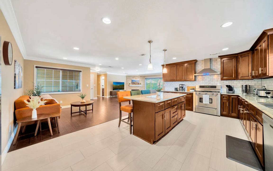 Tustin House | 169 m² House ∙ 3 bedrooms ∙ 6 guests