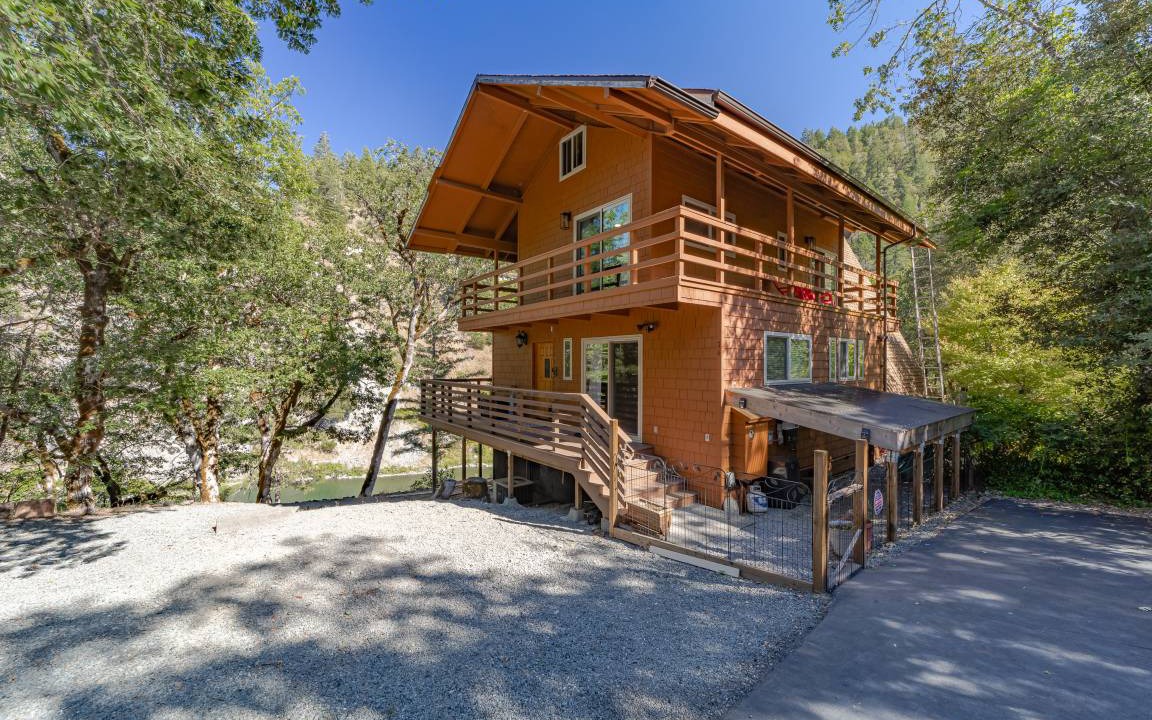 Salyer House | 186 m² House ∙ 2 bedrooms ∙ 9 guests