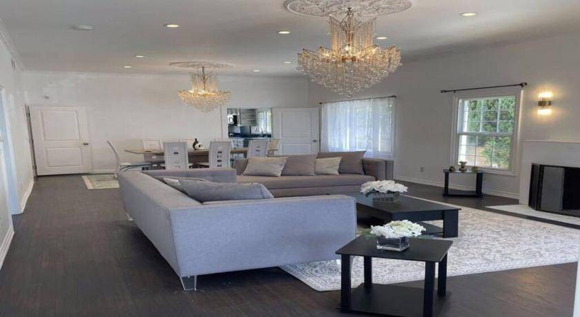 Beverly Hills House | 186 m² House ∙ 3 bedrooms ∙ 6 guests