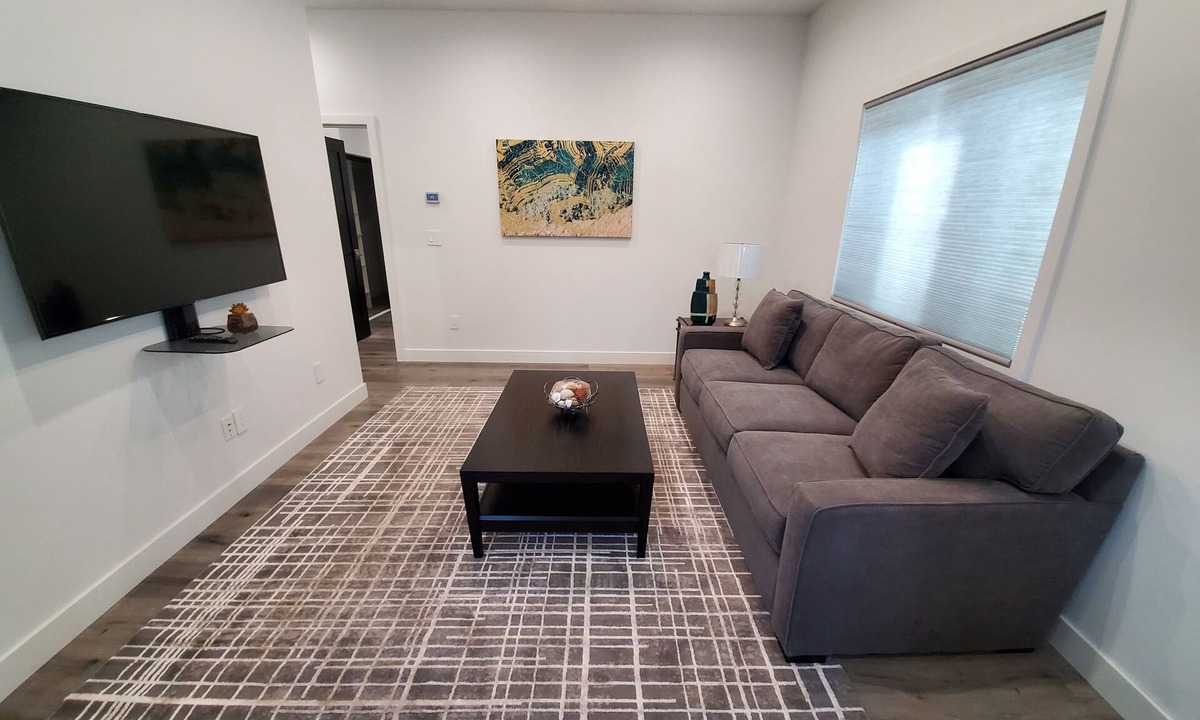 Northridge Apartment | 1BD/1BTH Unit/Queen Bed/Queen Sofa Bed/Wi-Fi/PARKING/EV/UTILITIES