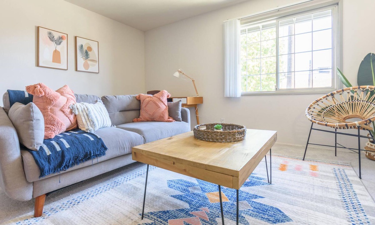 East Side Costa Mesa Apartment | 1BR Apartment in Costa Mesa