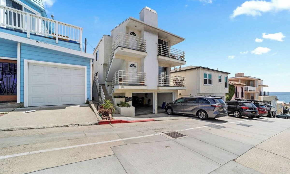 El Segundo House | 2/2 Beach Bungalow With Ocean Views & Parking!