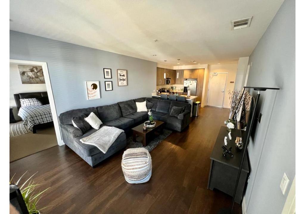 Santa Ana Apartment | 2 Bdrm near South Coast Disneyland & Conv cntr