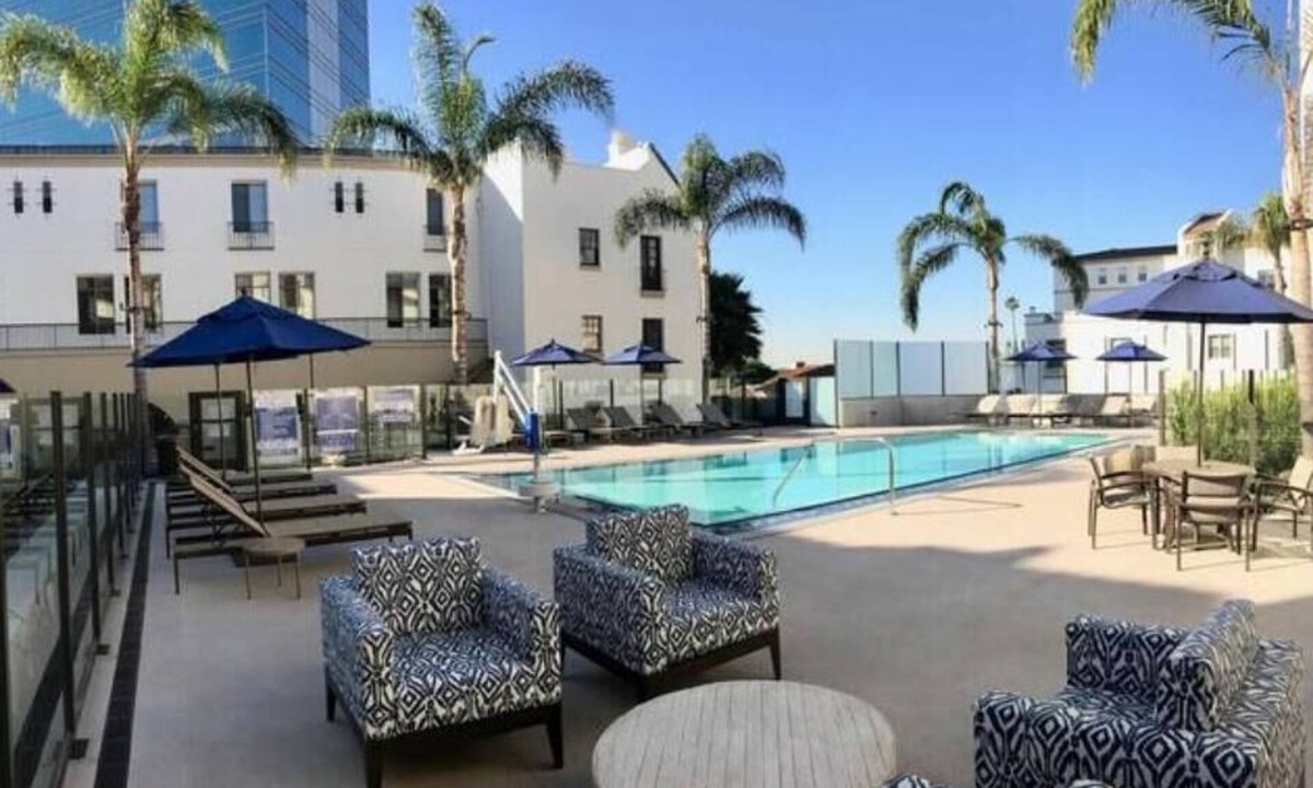 Westwood Apartment | 2 Bed 2 Bath Apartment Overlooking Fountain G65