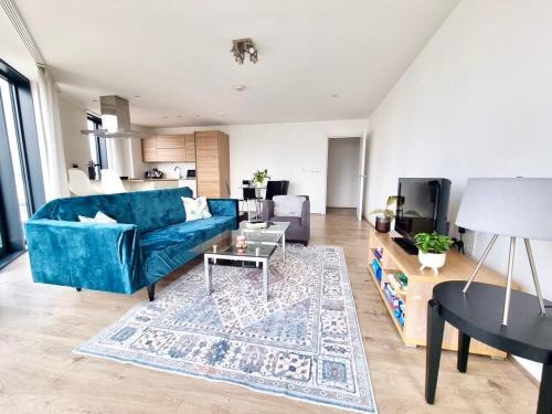 Stratford and New Town Apartment | 2-Bed 2-Bath Luxury Apartment, next to Stratford Station