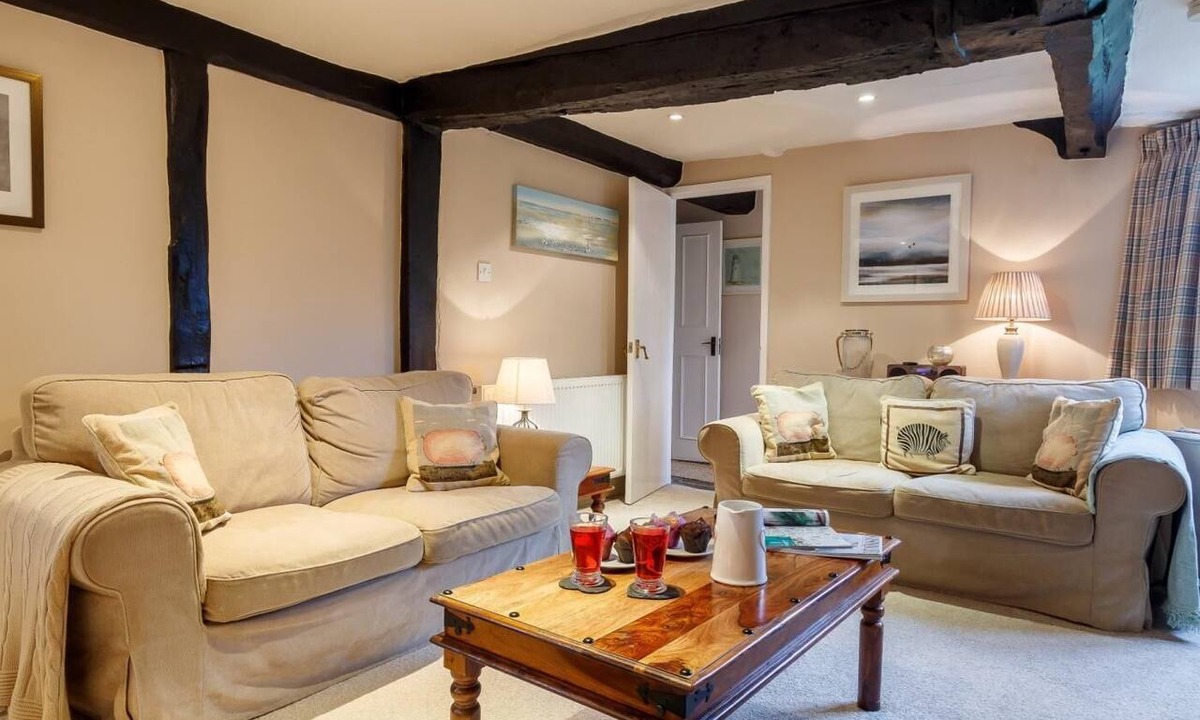 Pitchcombe Cottage | 2 Bed in Evesham (oc-49245)