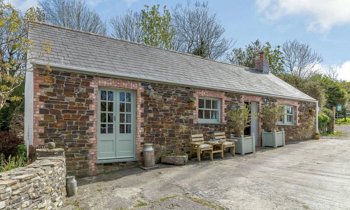 Little Petherick Cottage | 2 Bed in Wadebridge (oc-82681)