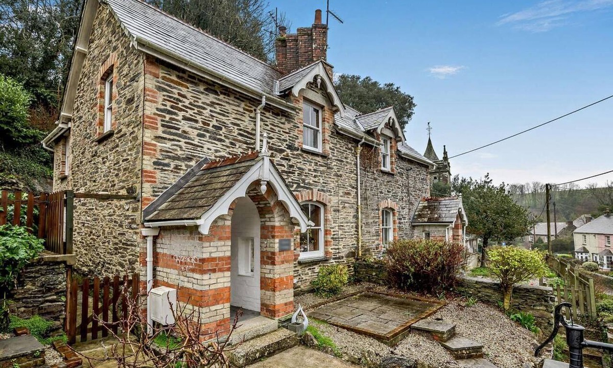 Little Petherick Cottage | 2 Bed in Wadebridge (oc-83130)