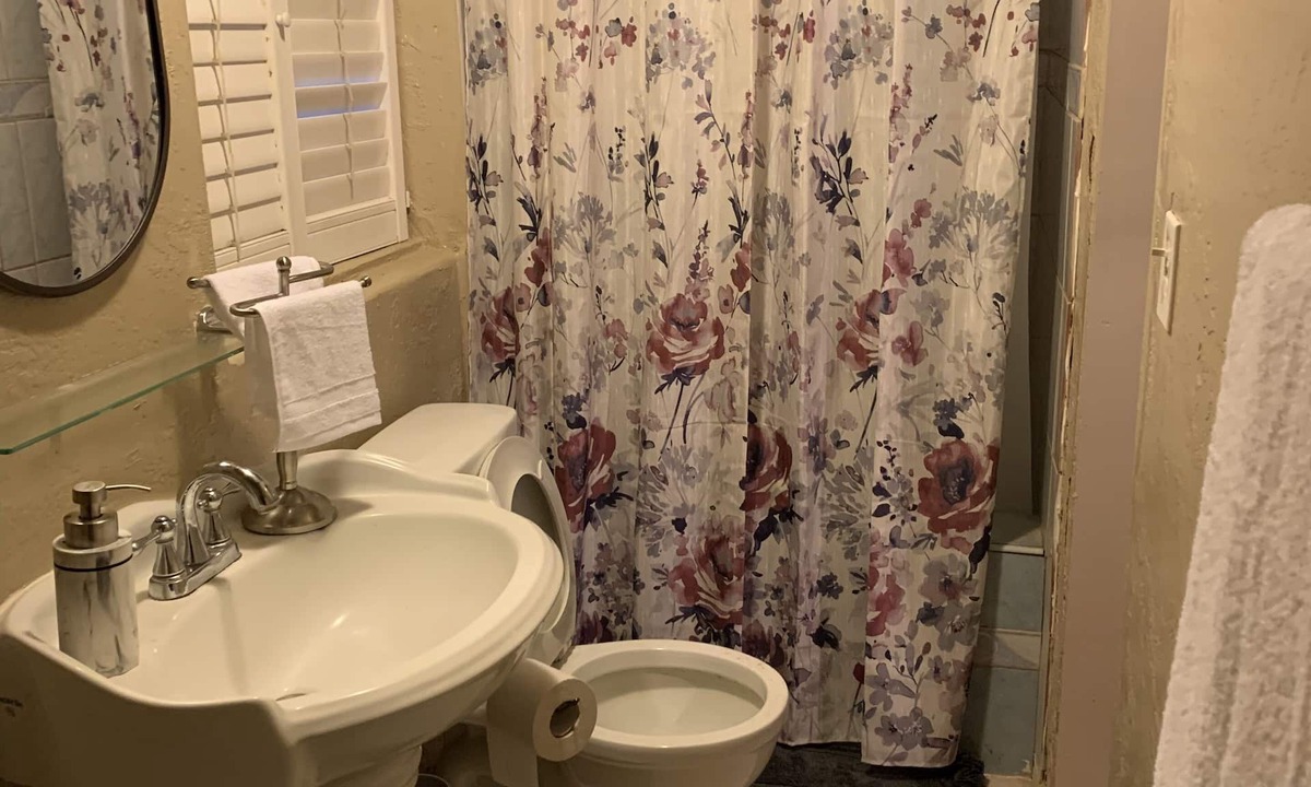 Madera House | 2 bedroom 1 bath home. In the heart of madera.