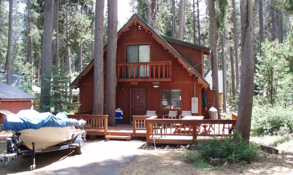 Donner Lake Woods Cabin | 2 bedroom, 2 bath, sleeps 6 adults. West End of Donner Lake DLR#021