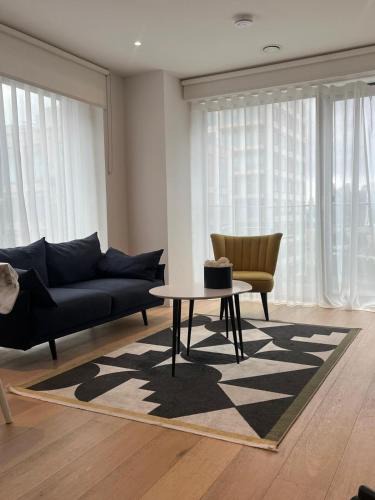 Docklands Apartment | 2 bedroom 2 bathroom Luxe Apartment Royal Wharf