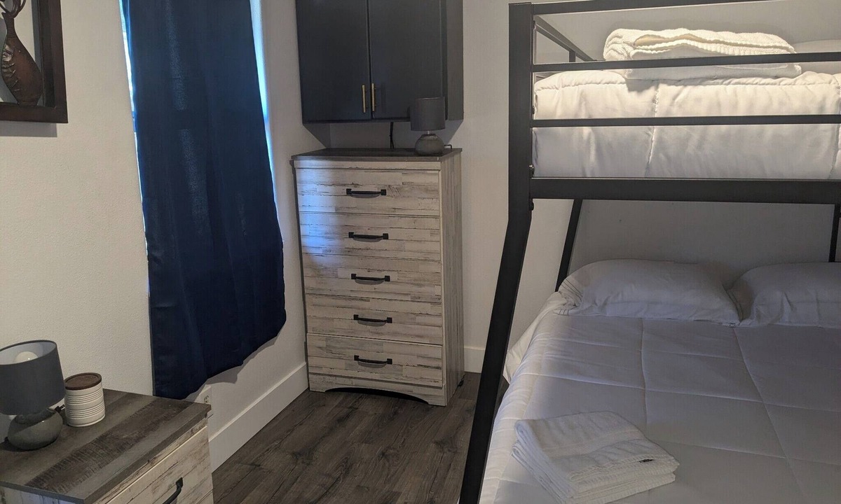 Middletown Cabin | 2-bedroom cabin in beautiful Loch Lomond with in-unit laundry
