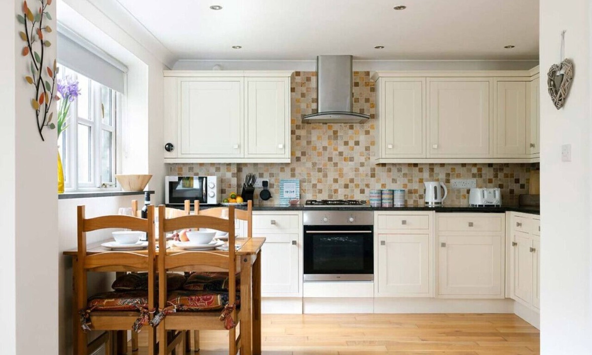 Chysauster House | 2 Bedroom Central House Near Chapel Street