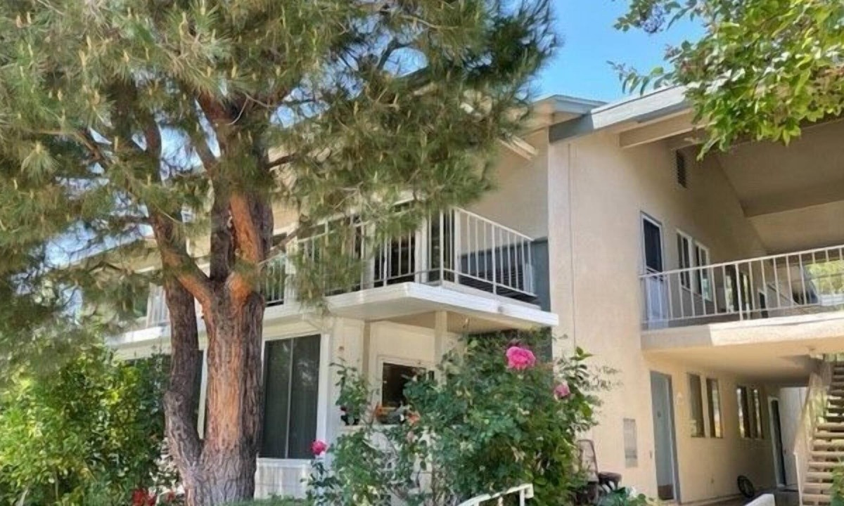Laguna Woods Apartment | 2 Bedroom Coop 459957 by Houzlet