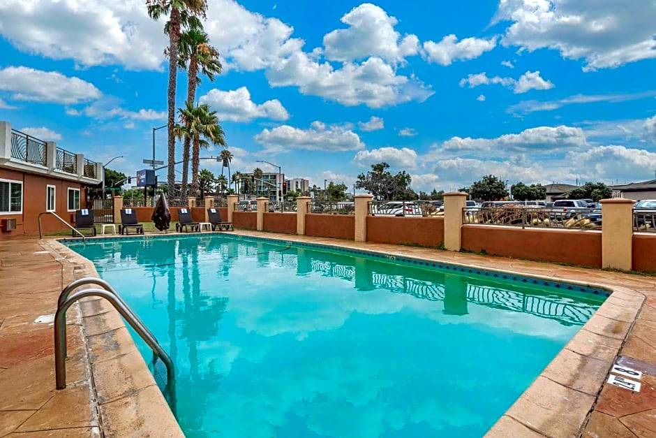 Roseville - Fleet Ridge Hotel | 2-Star Hotel ∙ Comfort Inn San Diego Airport At The Harbor