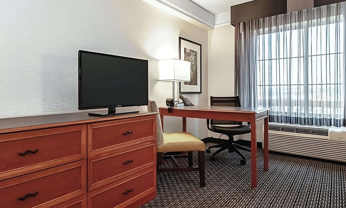 Guasti Hotel | 2 x 2 Double Beds Room at La Quinta Inn & Suites by Wyndham Ontario Airport