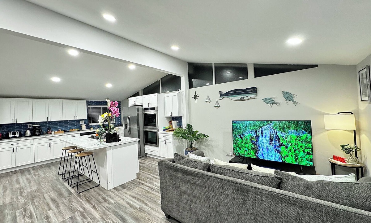 Allied Gardens House | 2000SqFt Oasis Outdoor Patio BBQ for Family 6Beds, 4KTV, 4BedRoom, Fast EV 🔌
