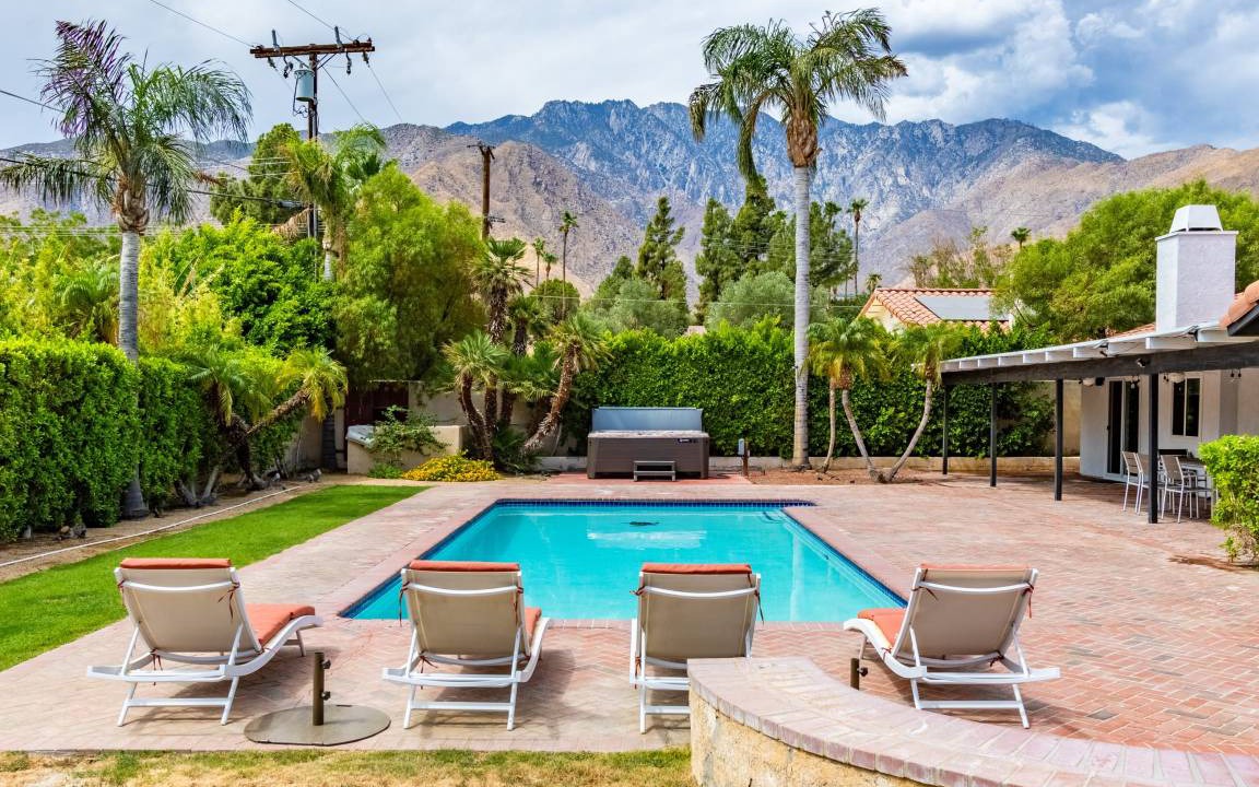 Racquet Club West House | 201 m² House ∙ 4 bedrooms ∙ 8 guests