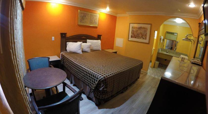 Southwest Anaheim Hotel | 21 m² Motel ∙ 8 guests