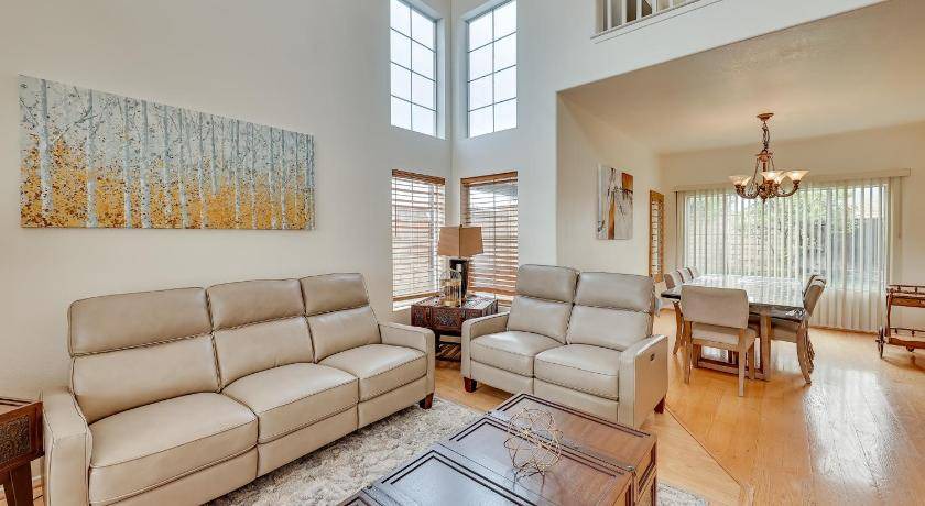 Lake Elsinore House | 221 m² House ∙ 5 bedrooms ∙ 11 guests