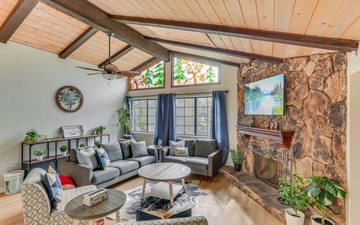 Crestline House | 222 m² House ∙ 4 bedrooms ∙ 12 guests
