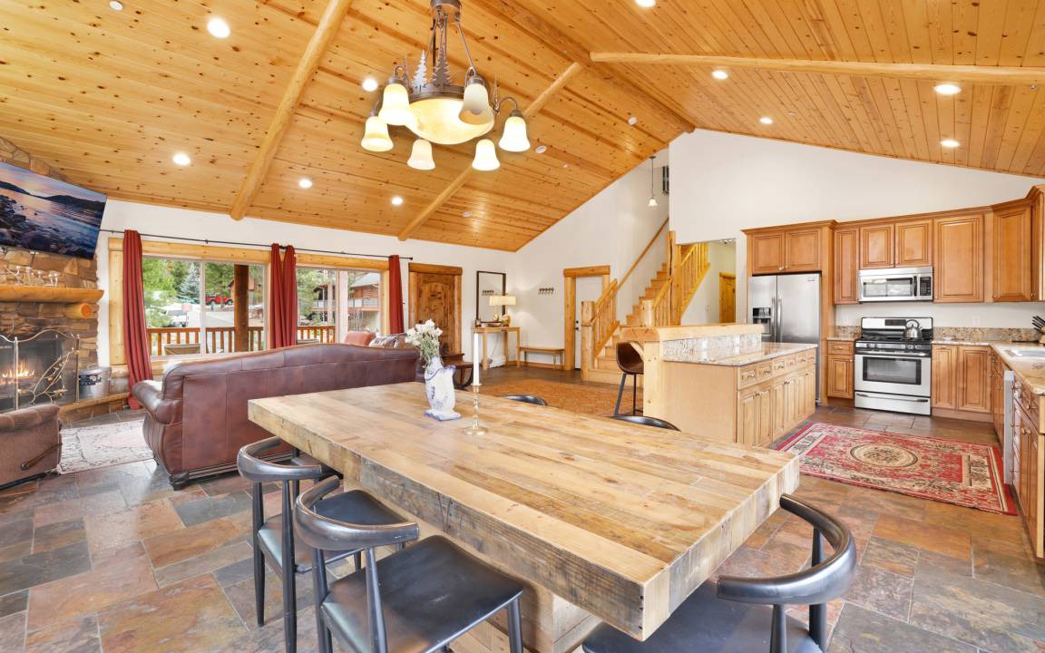 Castle Glen Estates Cabin | 223 m² Cabin ∙ 3 bedrooms ∙ 10 guests