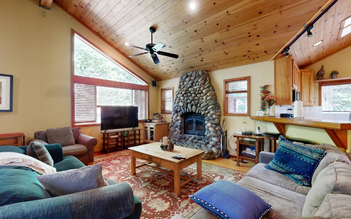Comstock Acres Cabin | 225 m² Cabin ∙ 4 bedrooms ∙ 10 guests