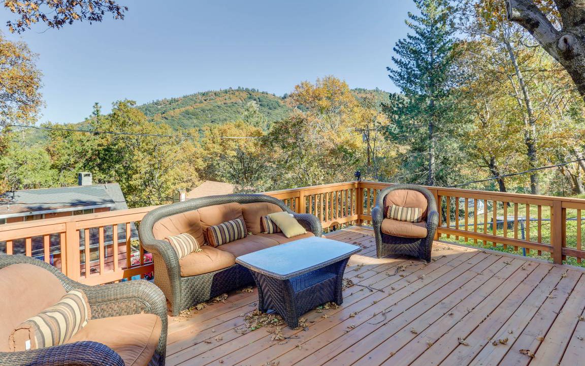 Crestline House | 227 m² House ∙ 5 bedrooms ∙ 11 guests