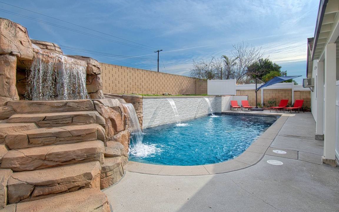 Southwest Anaheim House | 238 m² House ∙ 6 bedrooms ∙ 15 guests