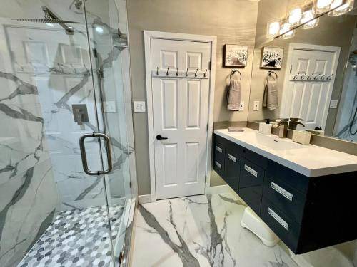 Southwest Anaheim Villa | 242 m² Villa ∙ 5 bedrooms ∙ 15 guests