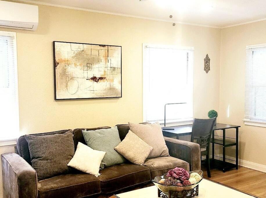 Pasadena Apartment | 25,Detached charming house Close to old town Pasadena King-bed! 625