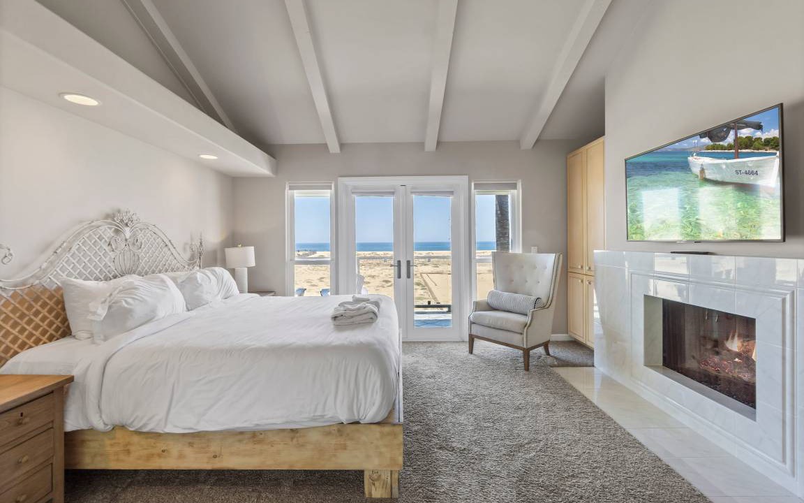 Balboa Peninsula House | 259 m² House ∙ 5 bedrooms ∙ 11 guests