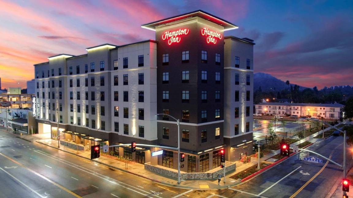 Downtown Riverside Hotel | 28 m² Hotel ∙ 127 guests