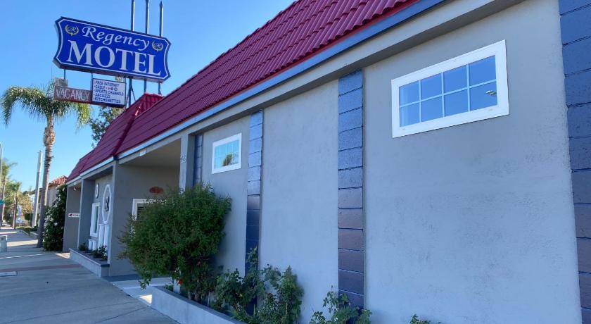 Brea Hotel | 28 m² Motel ∙ 127 guests