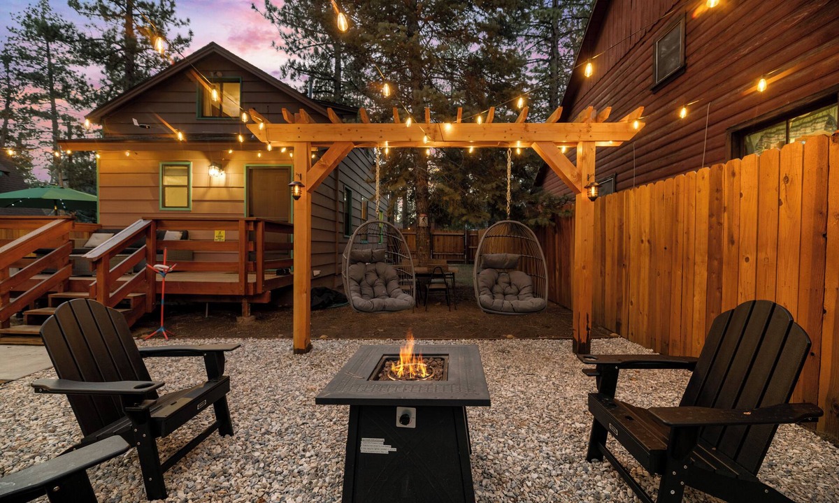 Peter Pan Cabin | 2BR/2BA Cozy Cabin in Big Bear w/Private Fence, Arcade, Spa, Near Forest & Lake