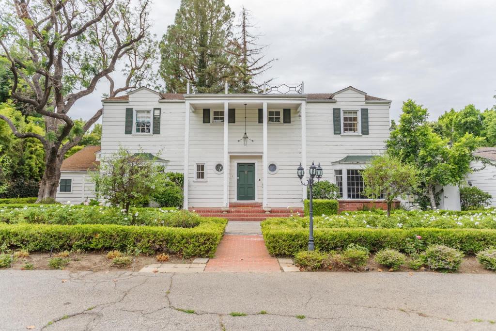 Encino Villa | 3 Acre Estate Encino sleeps 16
