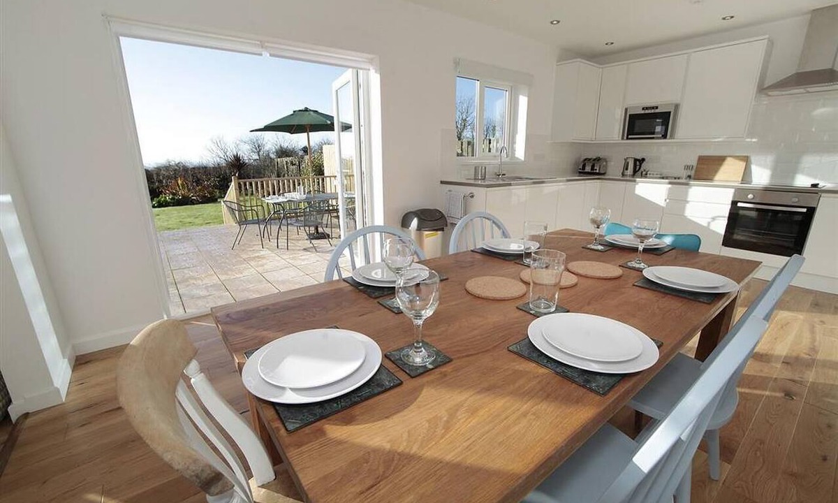 Crynant House | 3 Bed in Gower (oc-hh2105)