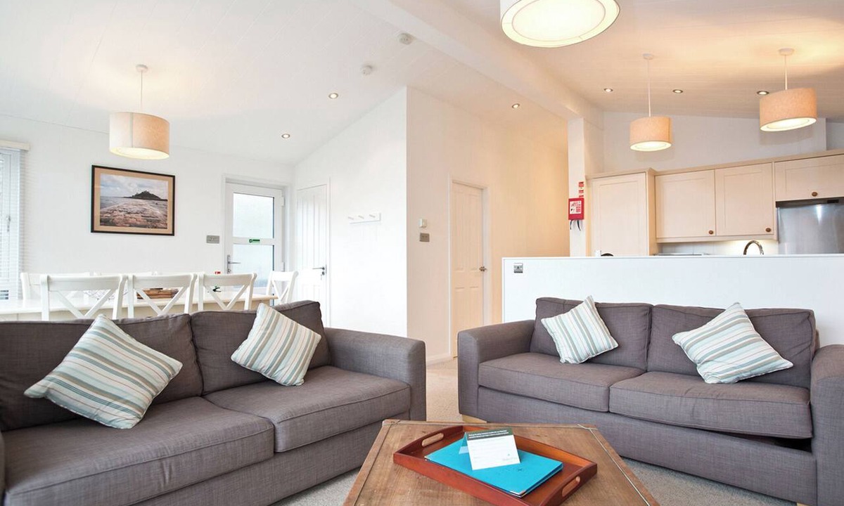 Mullion Ski Chalet | 3 bedroom accommodation in Mullion Cove, Helston